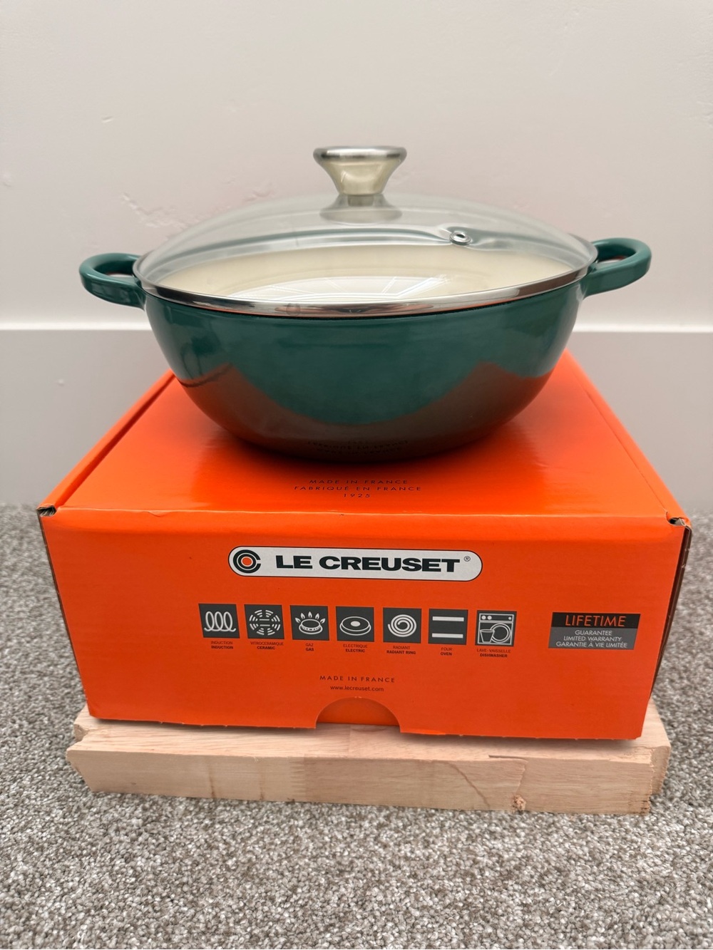 Le Creuset Artichaut Stoneware  with Glass Lid